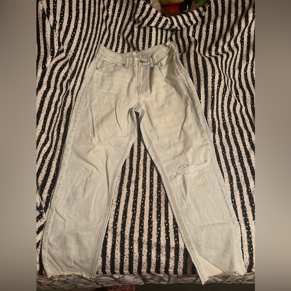 American Eagle Mom Jean size 6 short